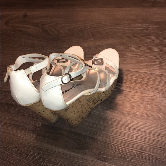 White wedges - Picture 2 of 2